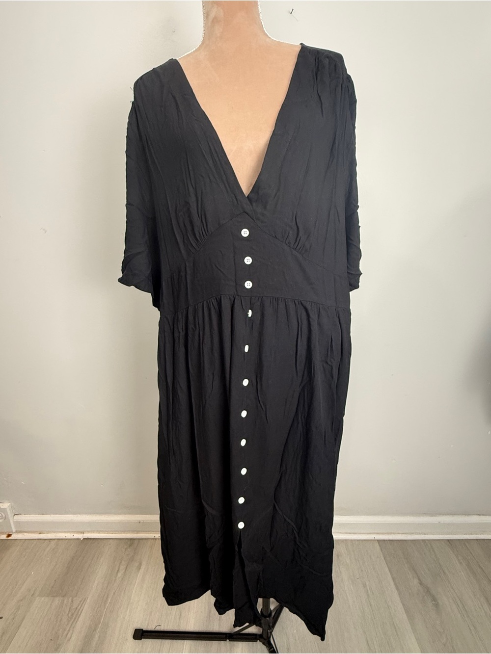 BloomChic Black V-Neck Button-Front Midi Dress